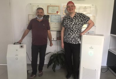 Dr.Dt.Hande Şeberol ve Dr.Dt.Erçin Şeberol'a SafeAir Hava Filtreleme ve SafeSpace Dezenfeksiyon Cihazımızı sağlıklı günlerde kullanmalarını diliyoruz.Şeberol Dental Stüdio son teknoloji ve özel filtrasyon sistemi ile Covid-19'a karşı korunmaktadır.