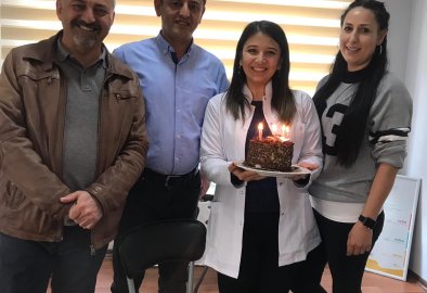 ESKİŞEHİR DENTAL İMPLANT olarak Dt.Hatice TEMİZYÜREK hocamızın doğum gününü kutladık.Kendisine nice mutlu seneler dileriz.
